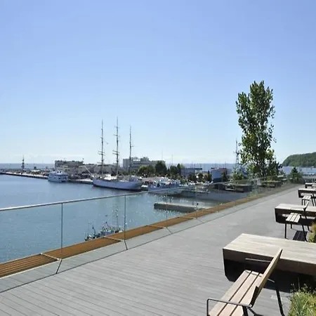 Courtyard By Marriott Waterfront Hotel 4*