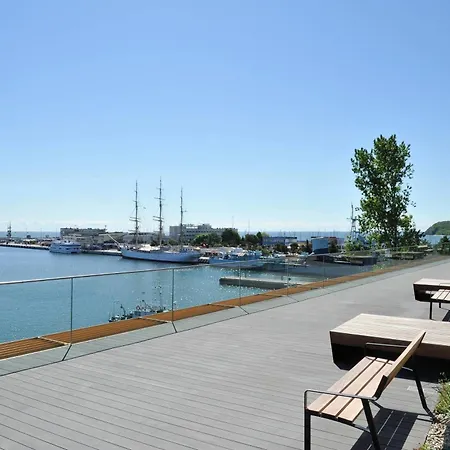 Courtyard By Marriott Waterfront Hotel 4*