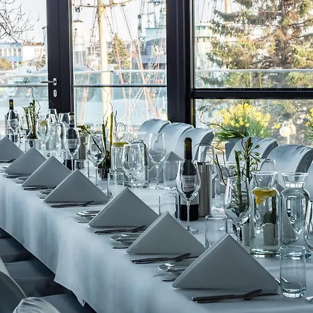 Hotel Courtyard By Marriott Waterfront 4*