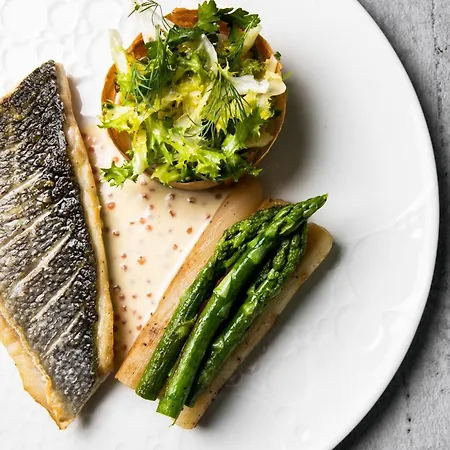 Courtyard By Marriott Waterfront Hotell 4*