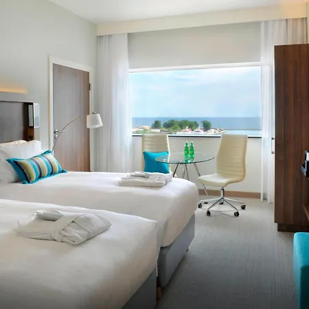 Courtyard By Marriott Waterfront