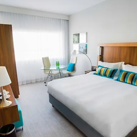 Courtyard By Marriott Waterfront