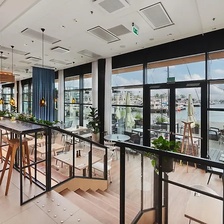 Courtyard By Marriott Waterfront Hotel 4*