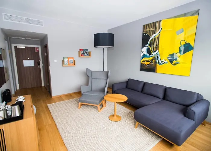 Courtyard By Marriott Waterfront Hotel