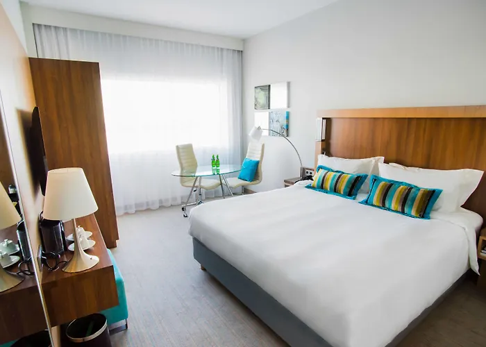 Courtyard By Marriott Waterfront