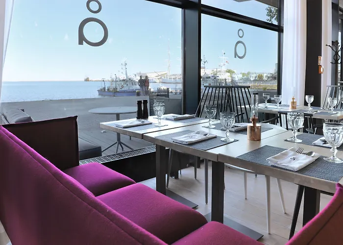 Courtyard By Marriott Waterfront Hotel 4*