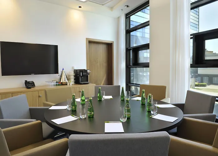 Courtyard By Marriott Waterfront Hotel