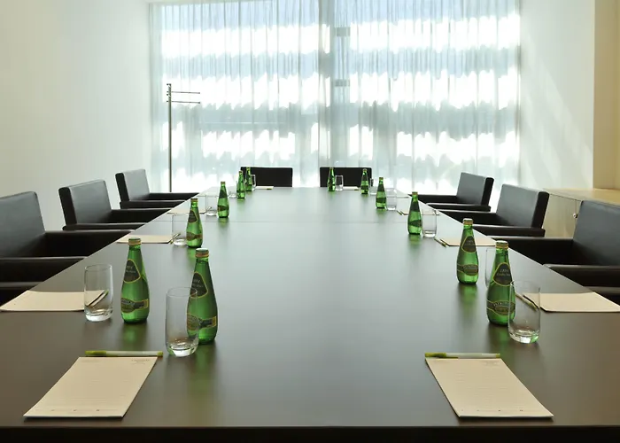 Courtyard By Marriott Waterfront Hotel 4*