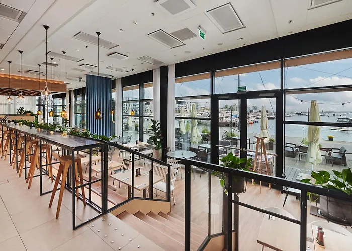 Courtyard By Marriott Waterfront Hotel 4*