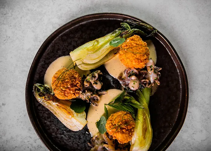 Courtyard By Marriott Waterfront Hotel